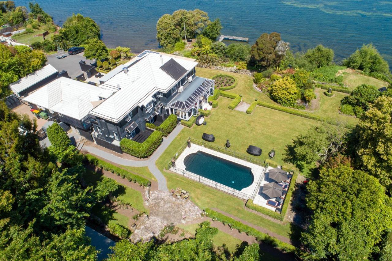 Black Swan Lakeside Boutique Hotel Rotorua Bagian luar foto