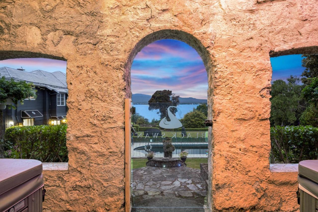 Black Swan Lakeside Boutique Hotel Rotorua Bagian luar foto