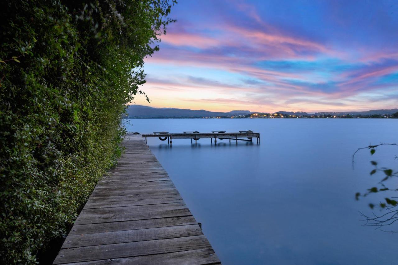 Black Swan Lakeside Boutique Hotel Rotorua Bagian luar foto