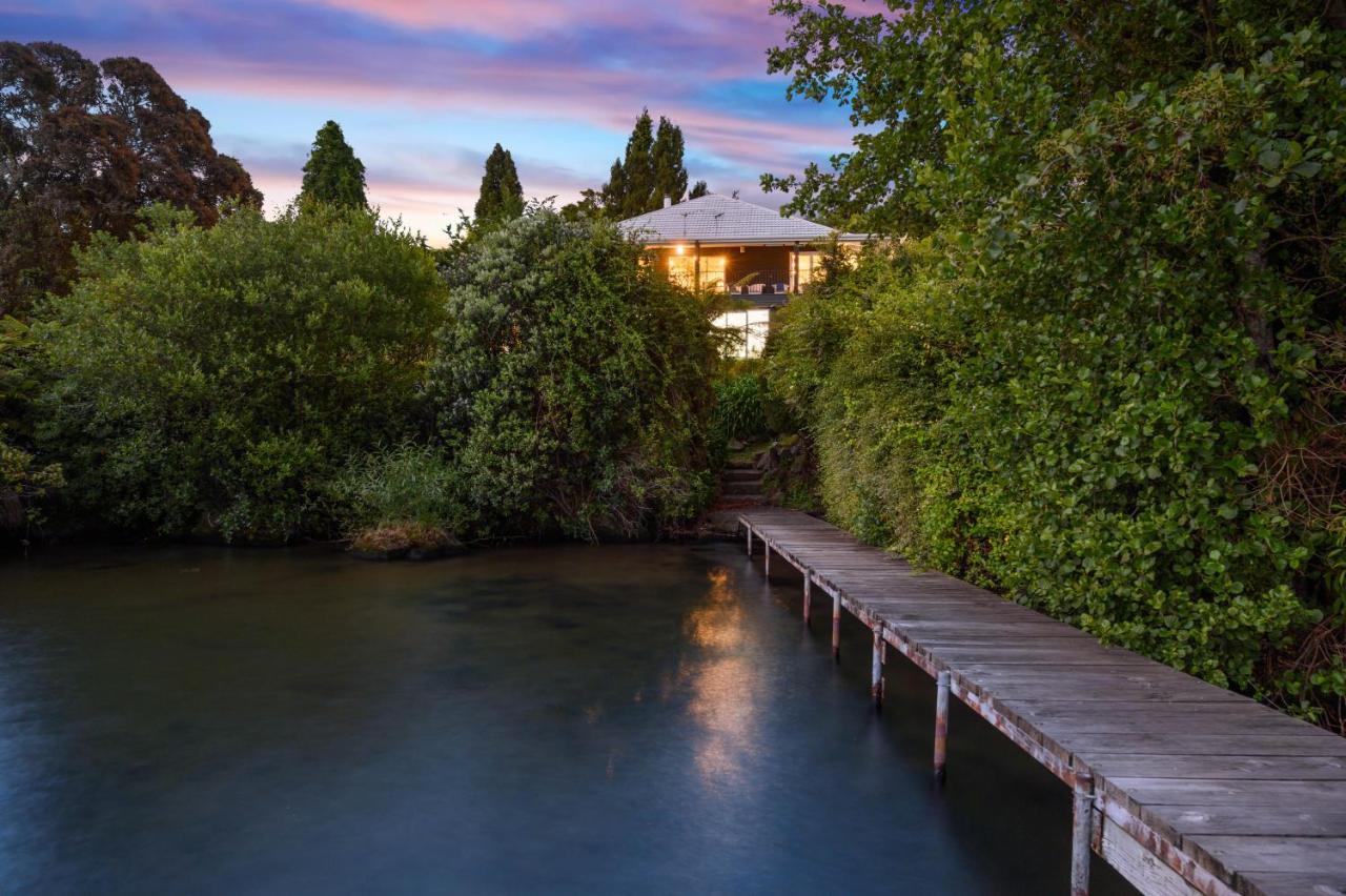 Black Swan Lakeside Boutique Hotel Rotorua Bagian luar foto