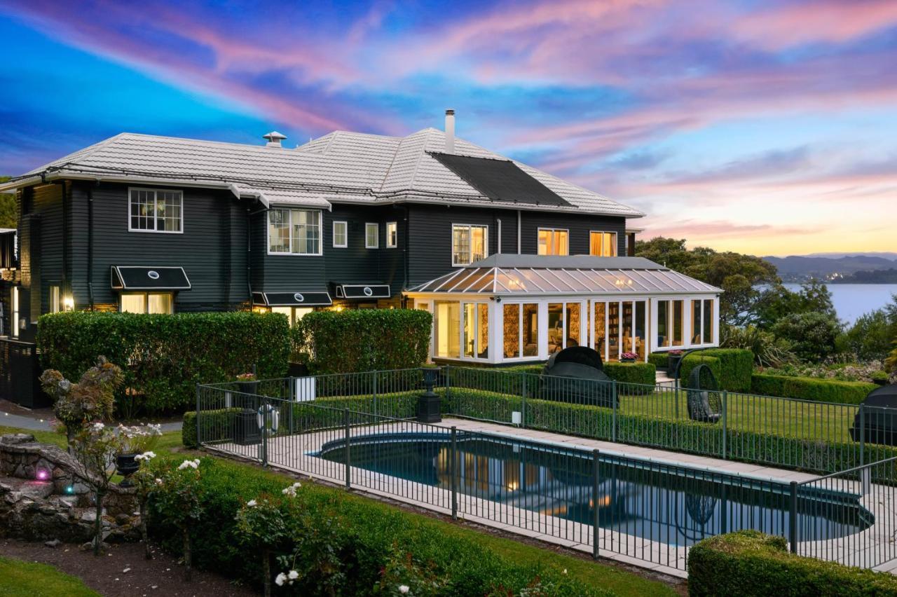 Black Swan Lakeside Boutique Hotel Rotorua Bagian luar foto