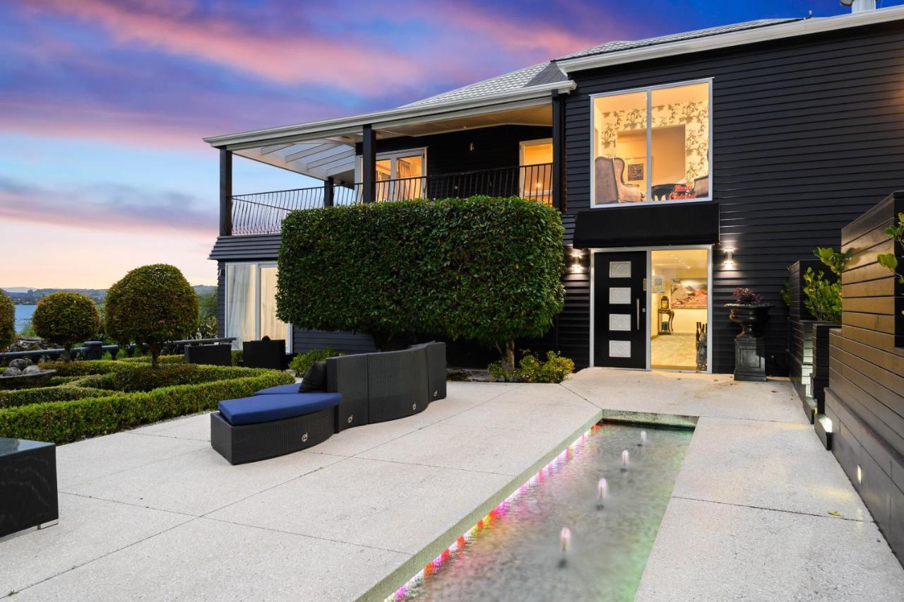 Black Swan Lakeside Boutique Hotel Rotorua Bagian luar foto