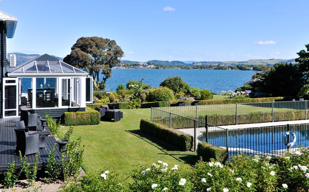 Black Swan Lakeside Boutique Hotel Rotorua Bagian luar foto