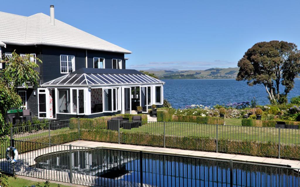 Black Swan Lakeside Boutique Hotel Rotorua Bagian luar foto