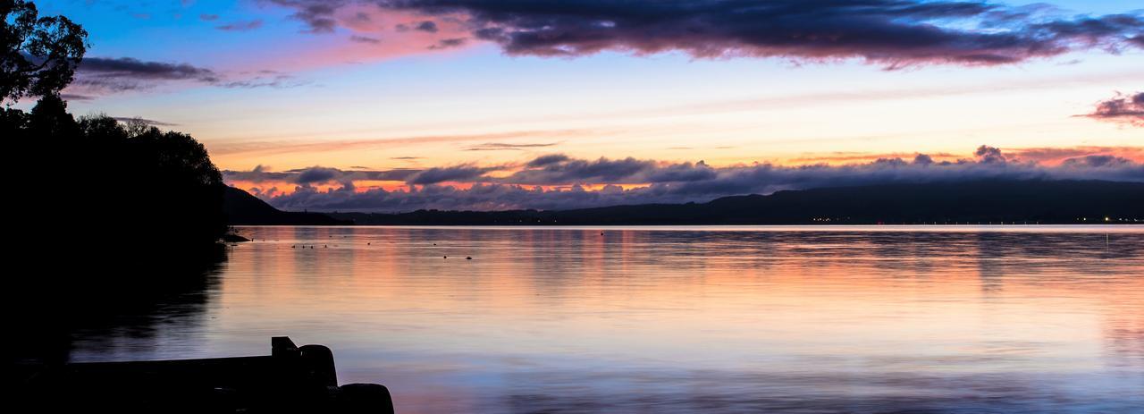 Black Swan Lakeside Boutique Hotel Rotorua Bagian luar foto