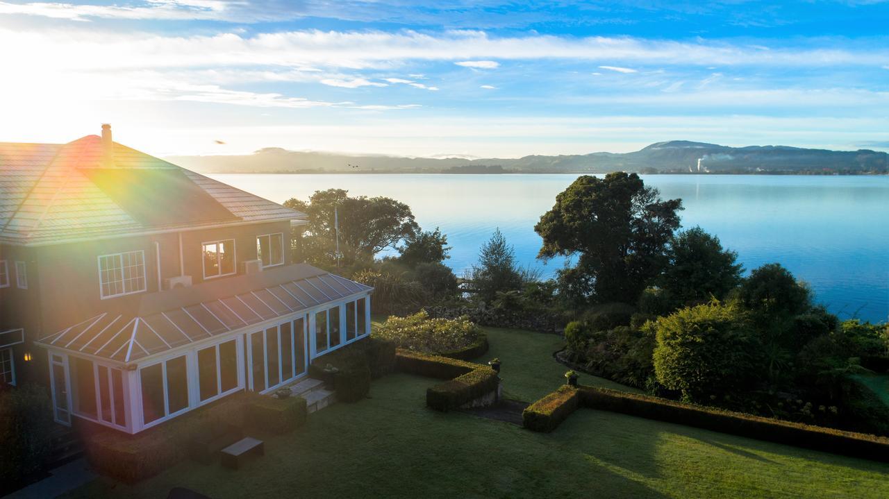 Black Swan Lakeside Boutique Hotel Rotorua Bagian luar foto